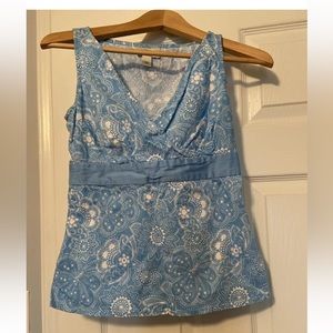 Ann Taylor loft 00P blue and white V-neck sleeveless blouse